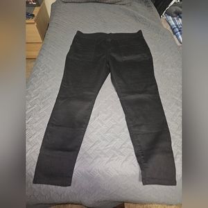 No boundaries pull on jeans